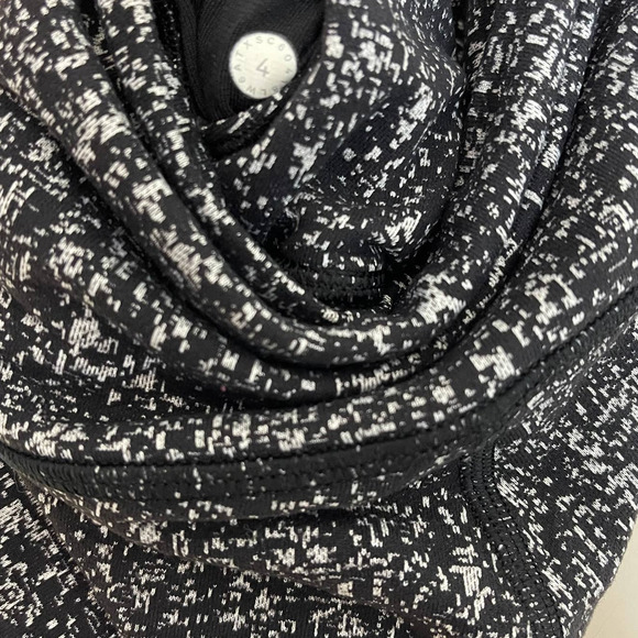 Lululemon Wunder Under Crop High Rise 21" Luon Suited Jacquard Black Size 4 - Picture 6 of 11